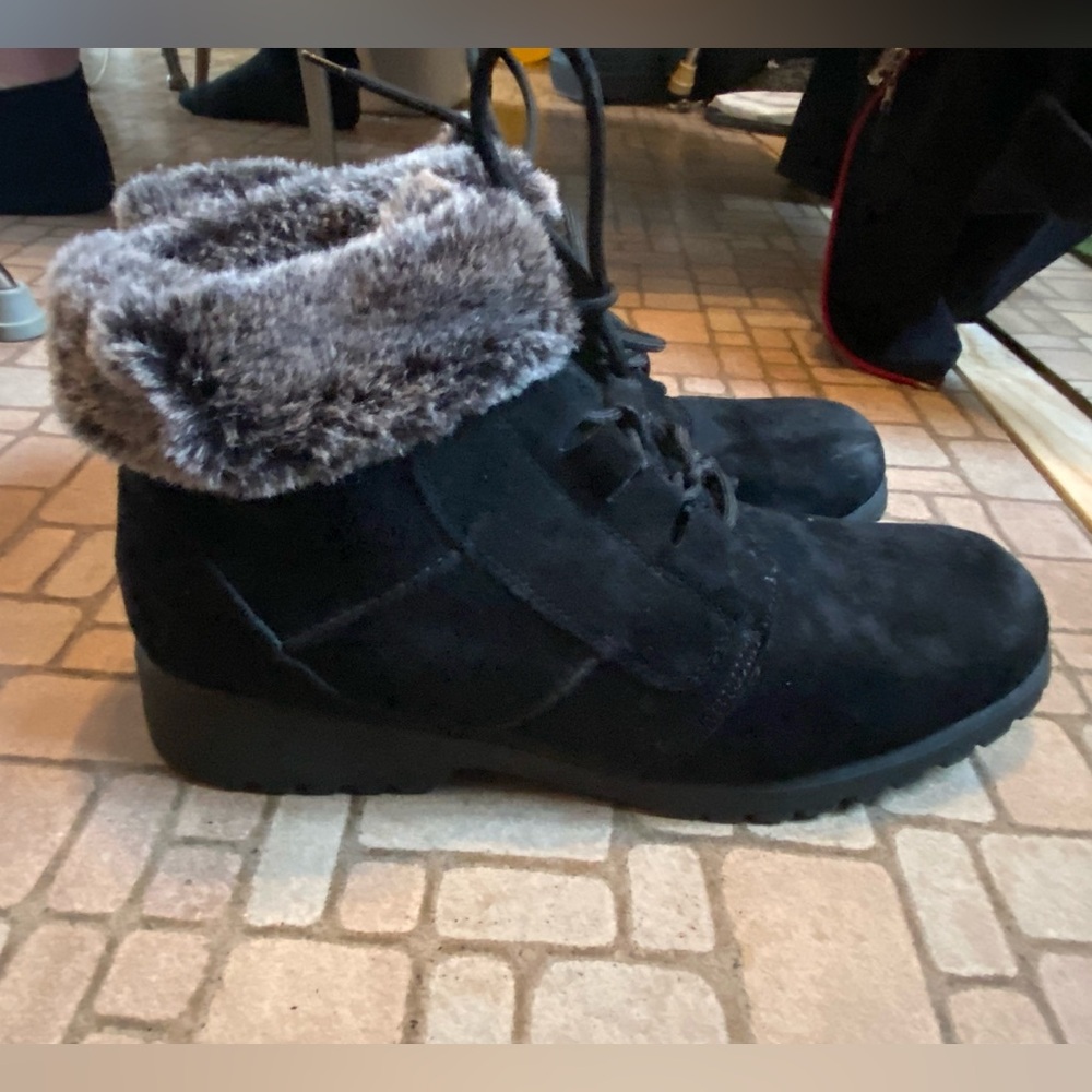 Boots with fur black size 11 new